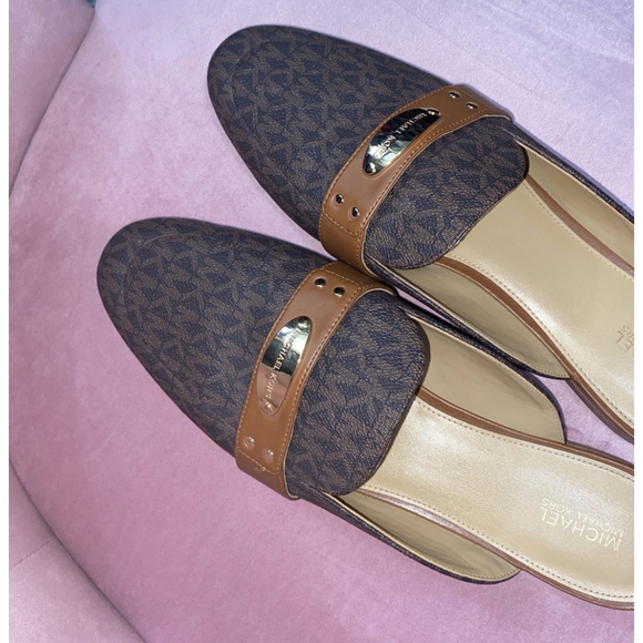 Solid Michael Kors PV22B Women’s PreLoved Size 10M Logo Plate Mule - Picture 7 of 9